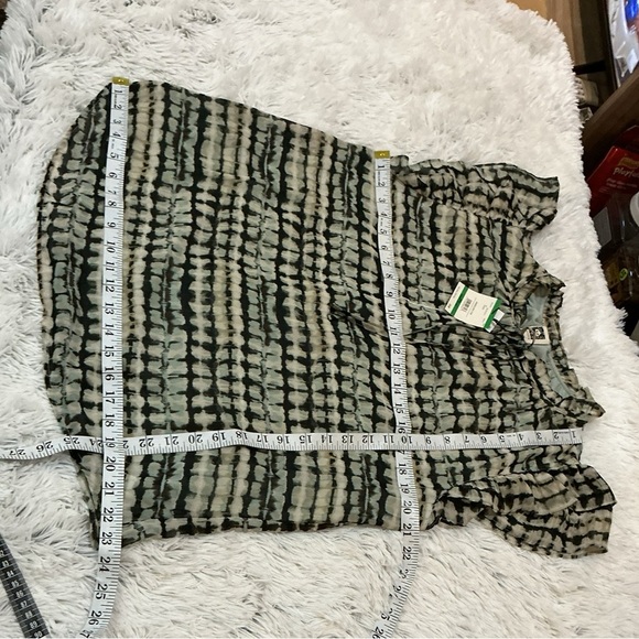 Women’s Anne Klein Abstract-Print Split-Neck Flutter-Sleeve Top Large - Picture 12 of 15